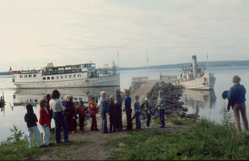 terinvigning av Lakns brygga efter byns renovering 1981.